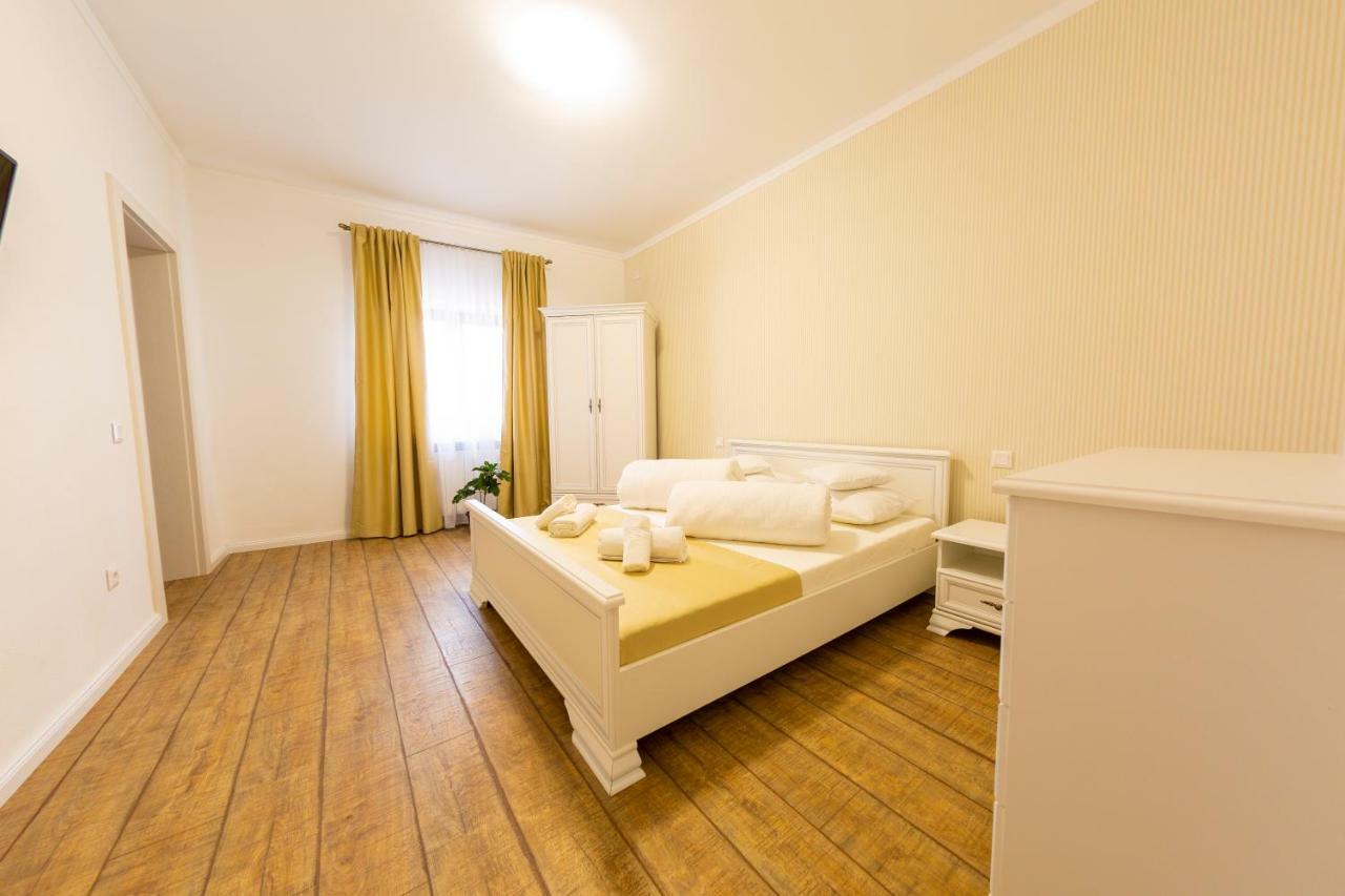 Casa Cu Nuc Ξενοδοχείο Άλμπα Ιούλια Εξωτερικό φωτογραφία