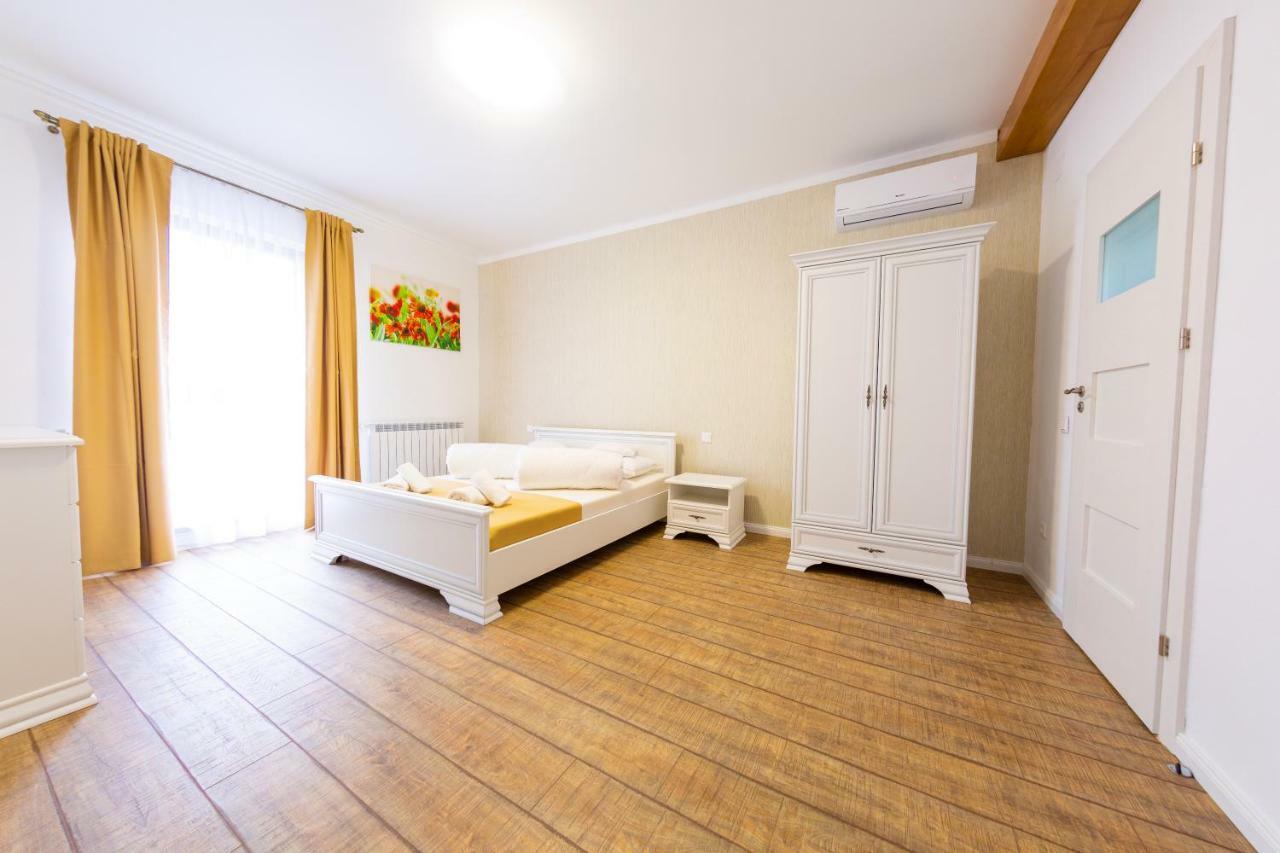 Casa Cu Nuc Ξενοδοχείο Άλμπα Ιούλια Εξωτερικό φωτογραφία